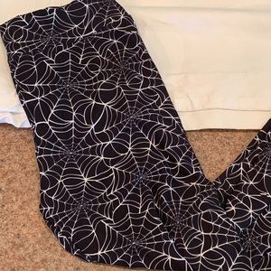 Rush Apparel Tall & Curvy Black Spider web Halloween print leggings NEW w/o tags